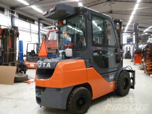 Toyota 52 - 2 - FDJF 35 Dieselstapler