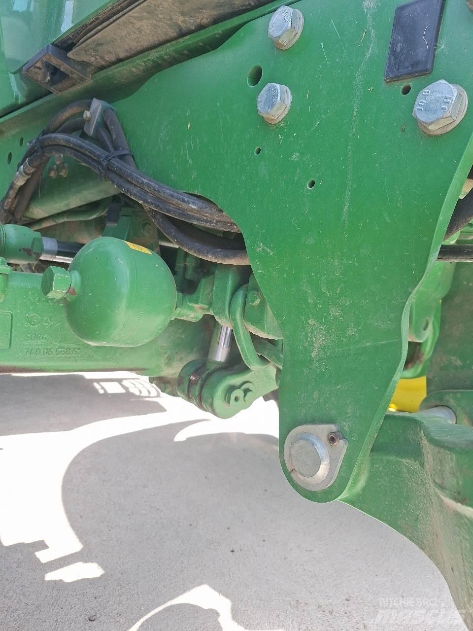 John Deere 6110R Traktoren