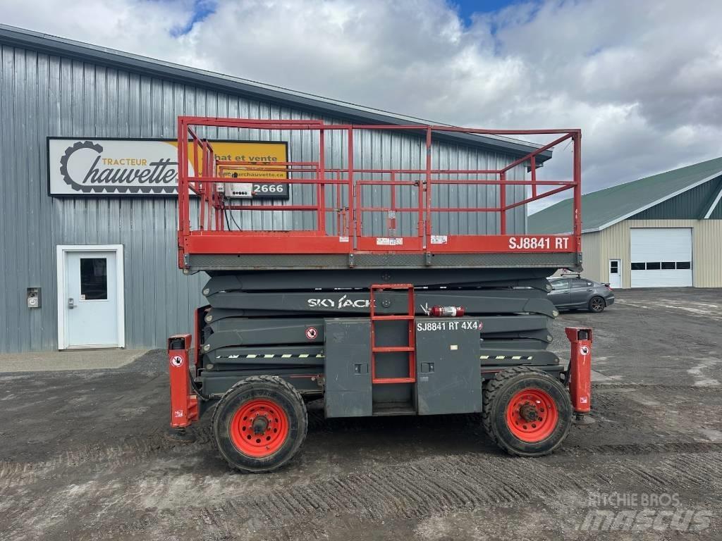 SkyJack SJ 8841 RT Scheren-Arbeitsbühnen