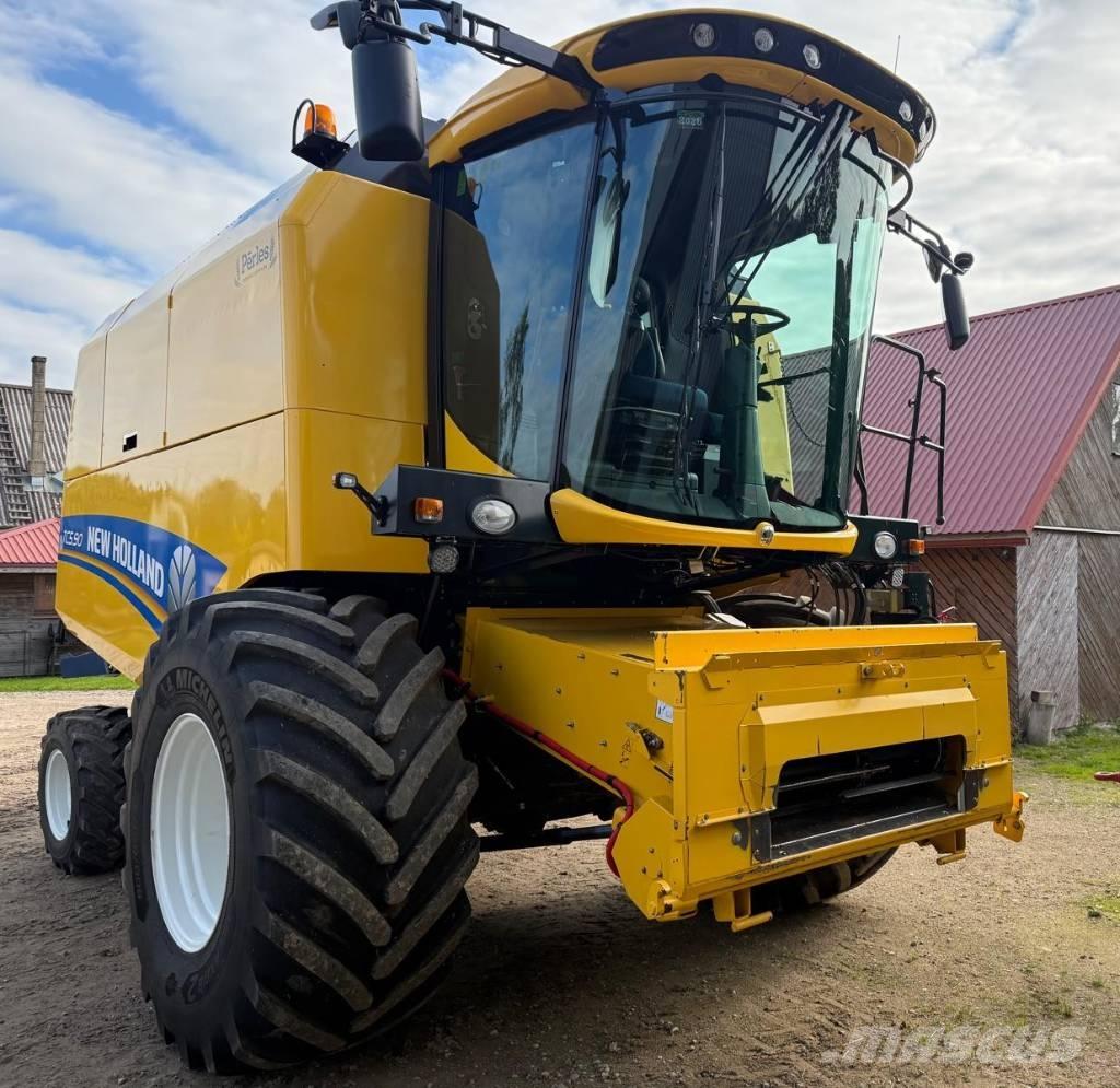 New Holland TC 5.90 Mähdrescher