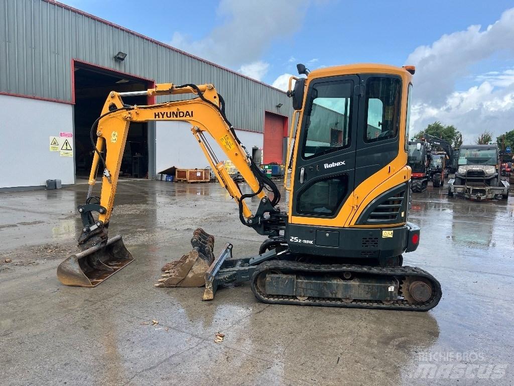 Hyundai R25Z-9 AK Minibagger < 7t
