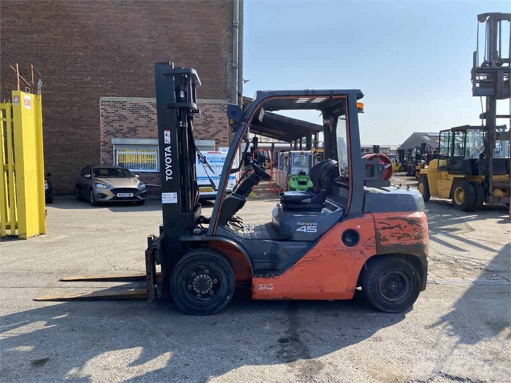 Toyota 8FG40N Gasstapler