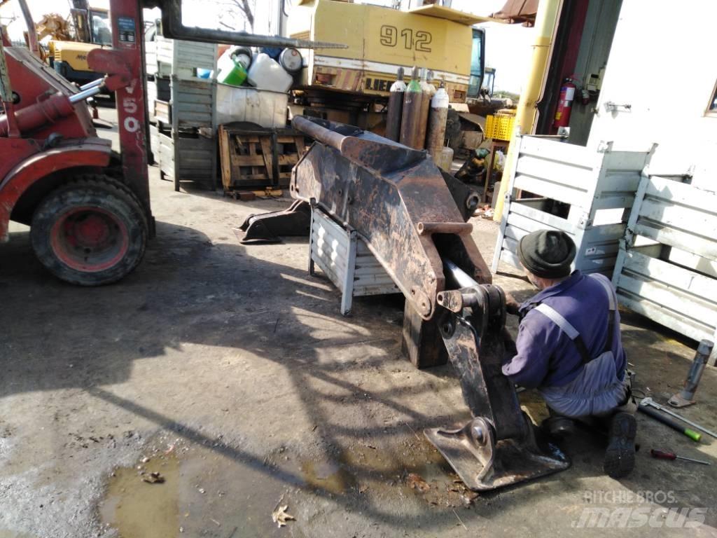 CAT M 318 Chassis