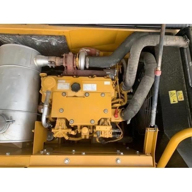 CAT 318d2 Raupenbagger