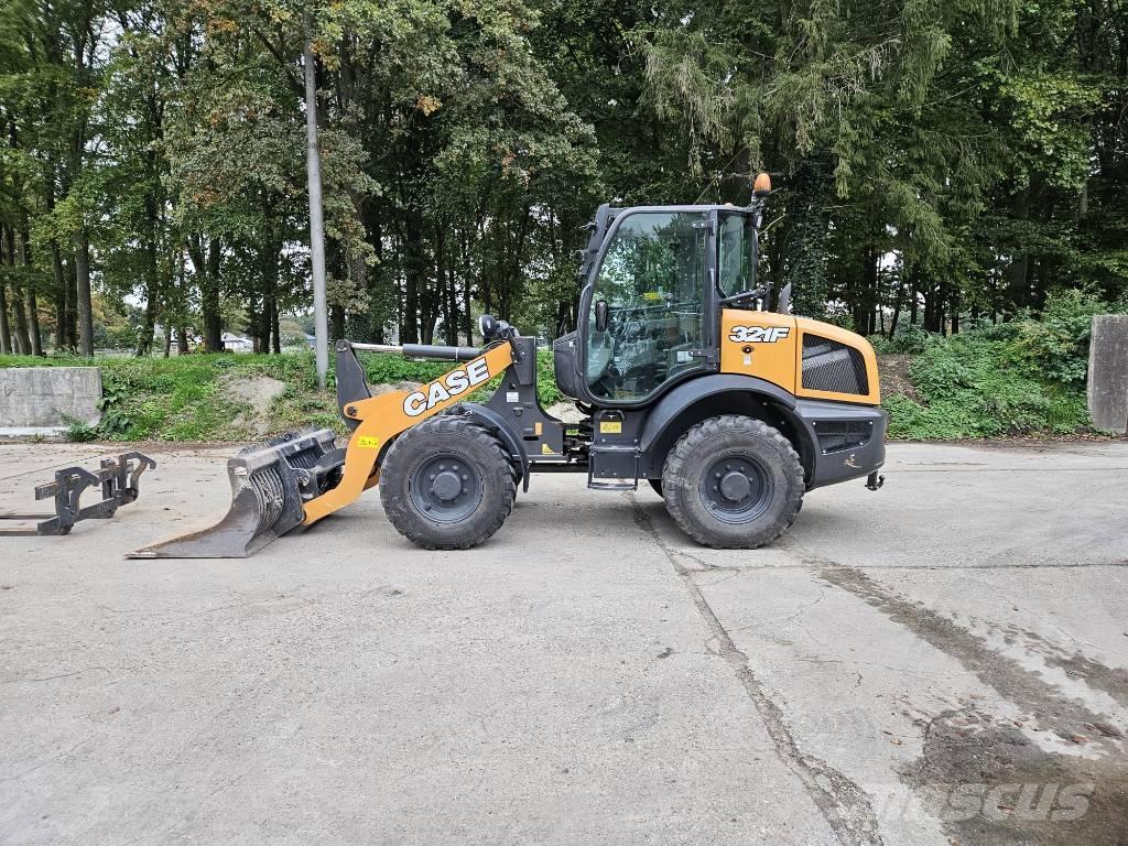 CASE 321F Radlader
