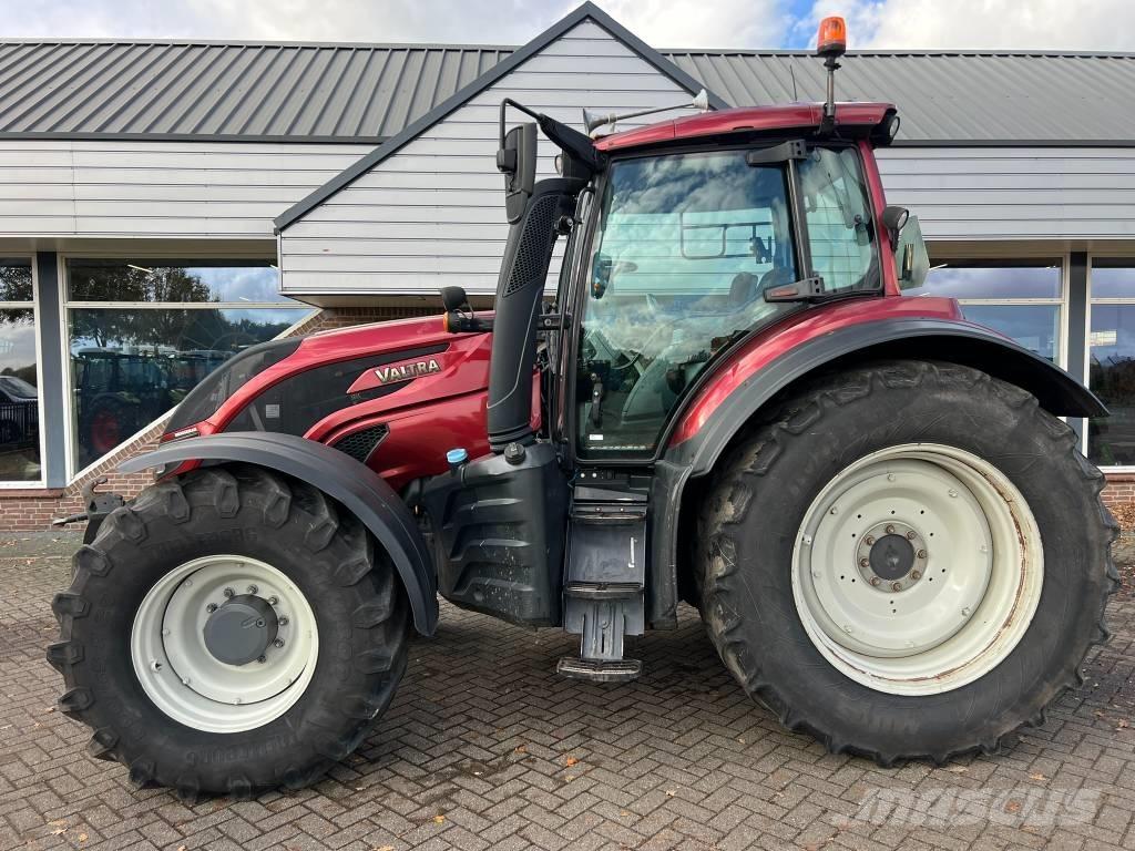 Valtra T 174 Versu Traktoren