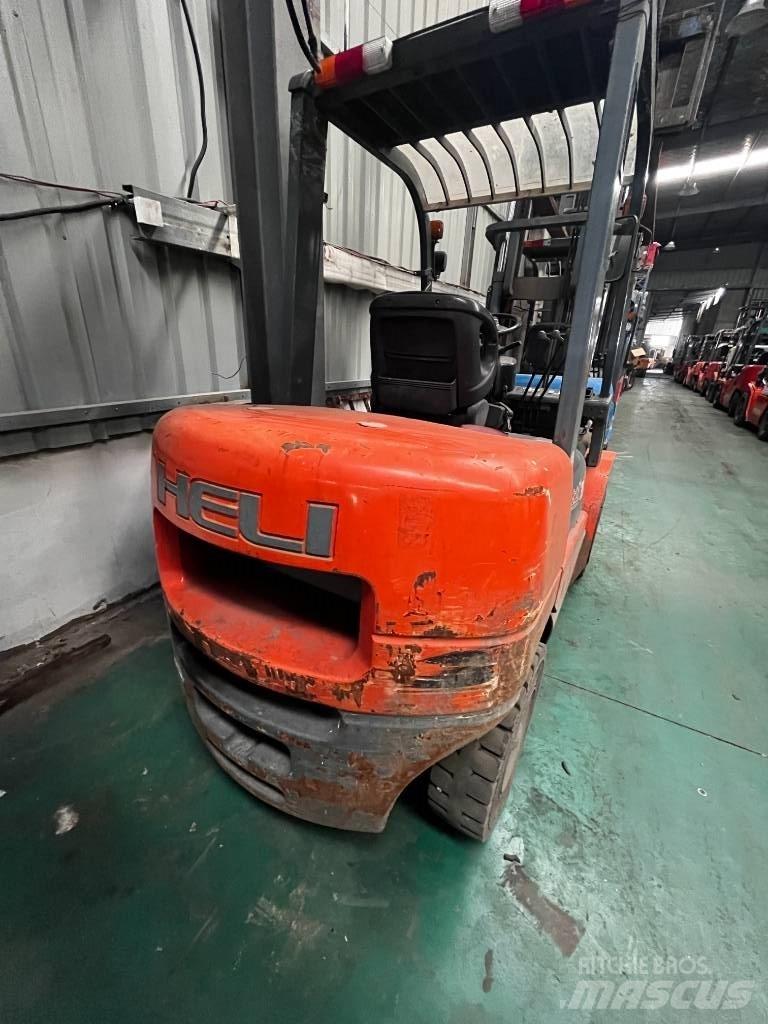Heli CPCD 30 Dieselstapler