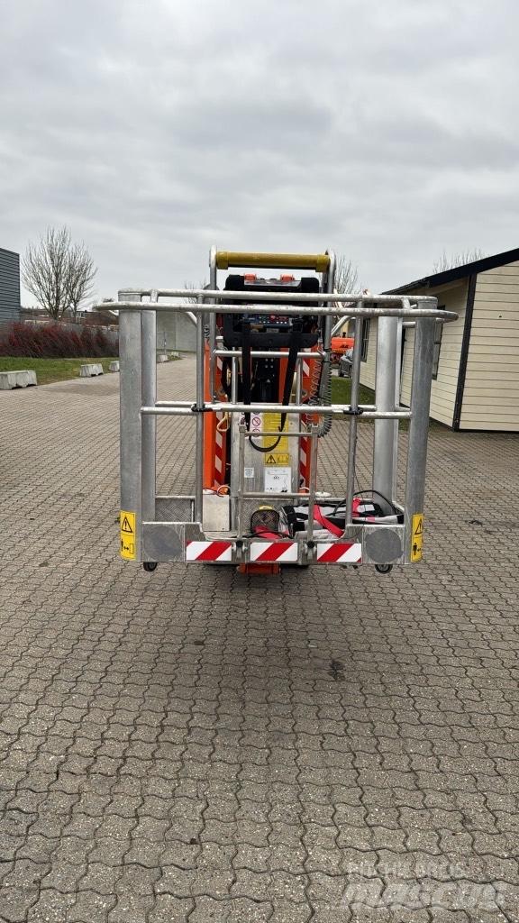JLG X 20 J Plus Gelenkteleskoparbeitsbühnen