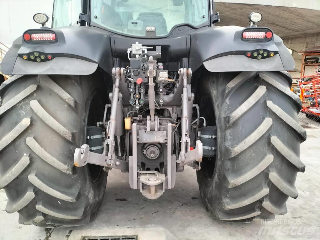 CLAAS Axion 810 Traktoren