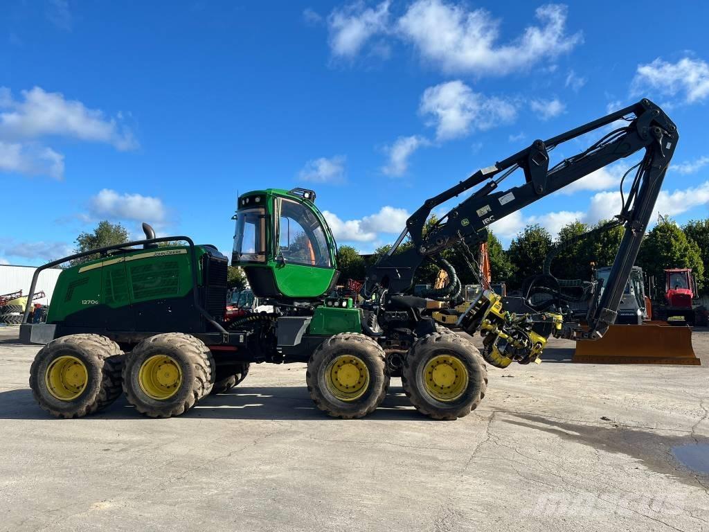 John Deere 1270G 8W Harvester