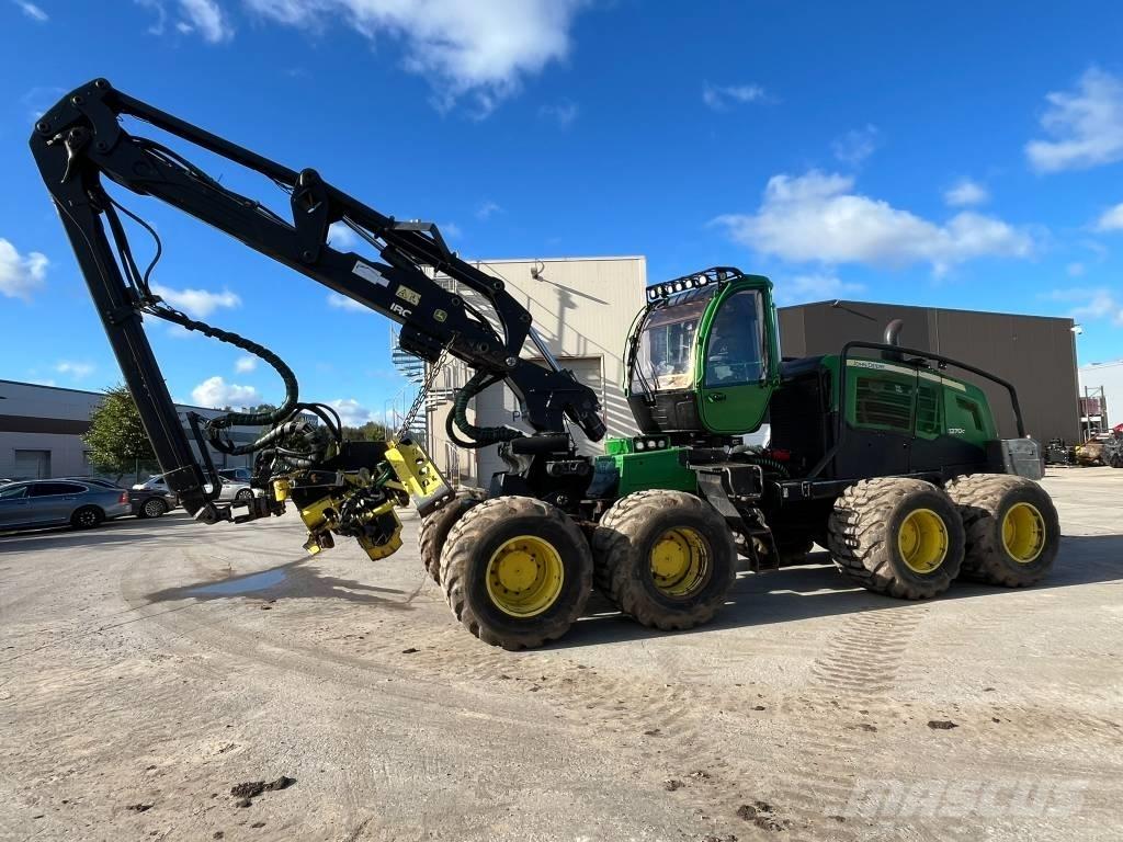 John Deere 1270G 8W Harvester