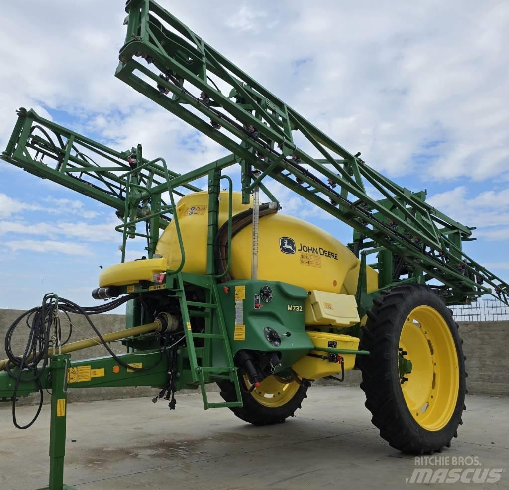 John Deere M 732 Anhängespritzen