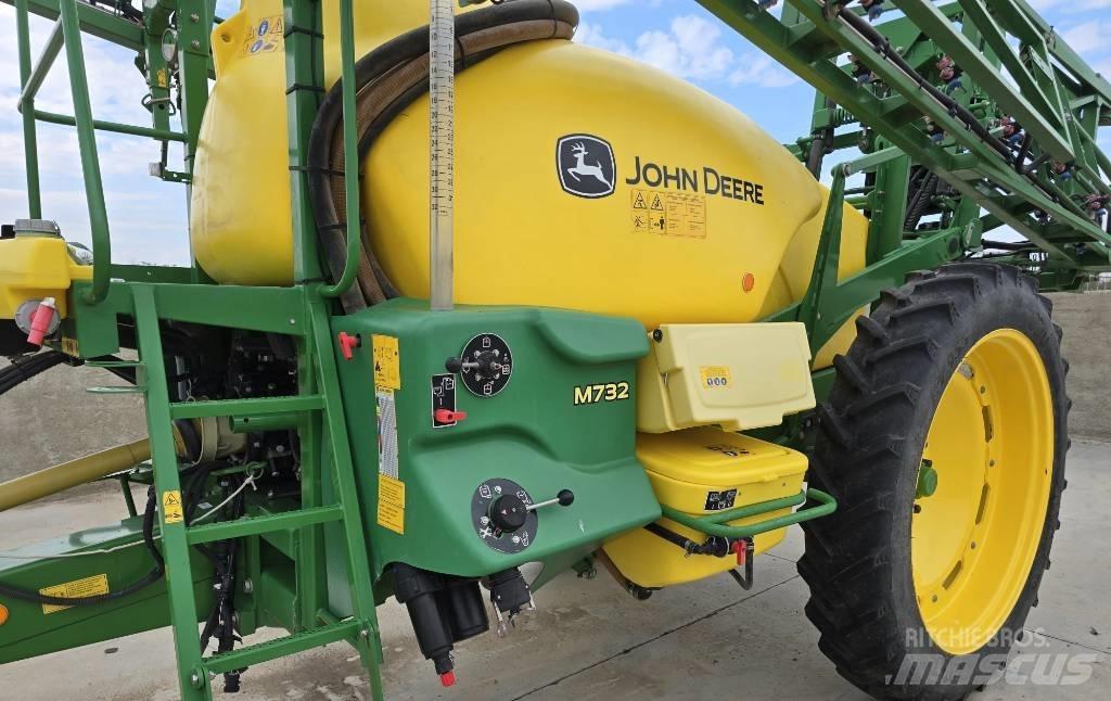 John Deere M 732 Anhängespritzen