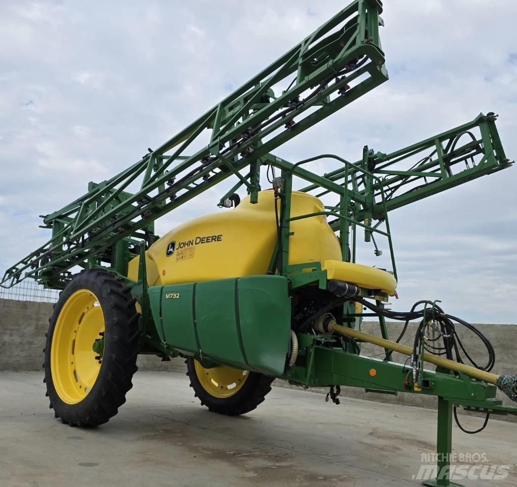 John Deere M 732 Anhängespritzen