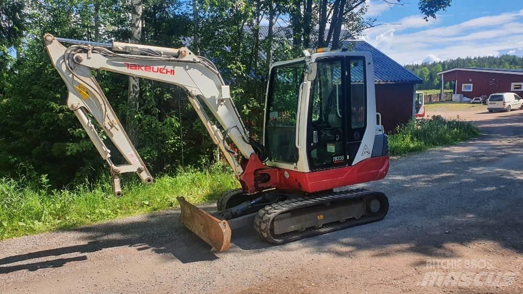 Takeuchi TB235 Minibagger < 7t