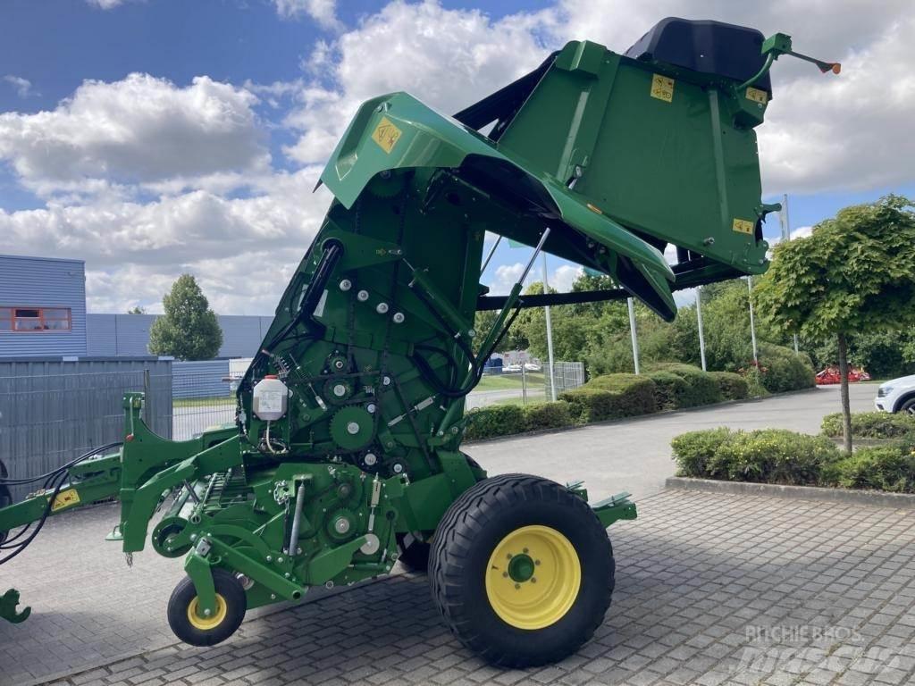 John Deere V461M Rundballenpressen