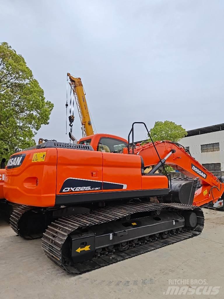 Doosan DX 225 LC Raupenbagger