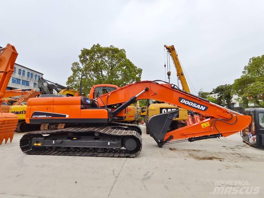 Doosan DX 225 LC Raupenbagger