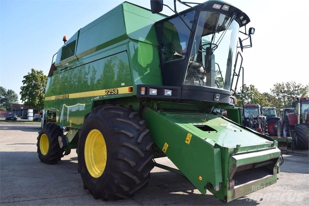 John Deere 2064 Mähdrescher