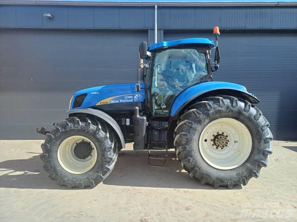New Holland T7030AC Traktoren