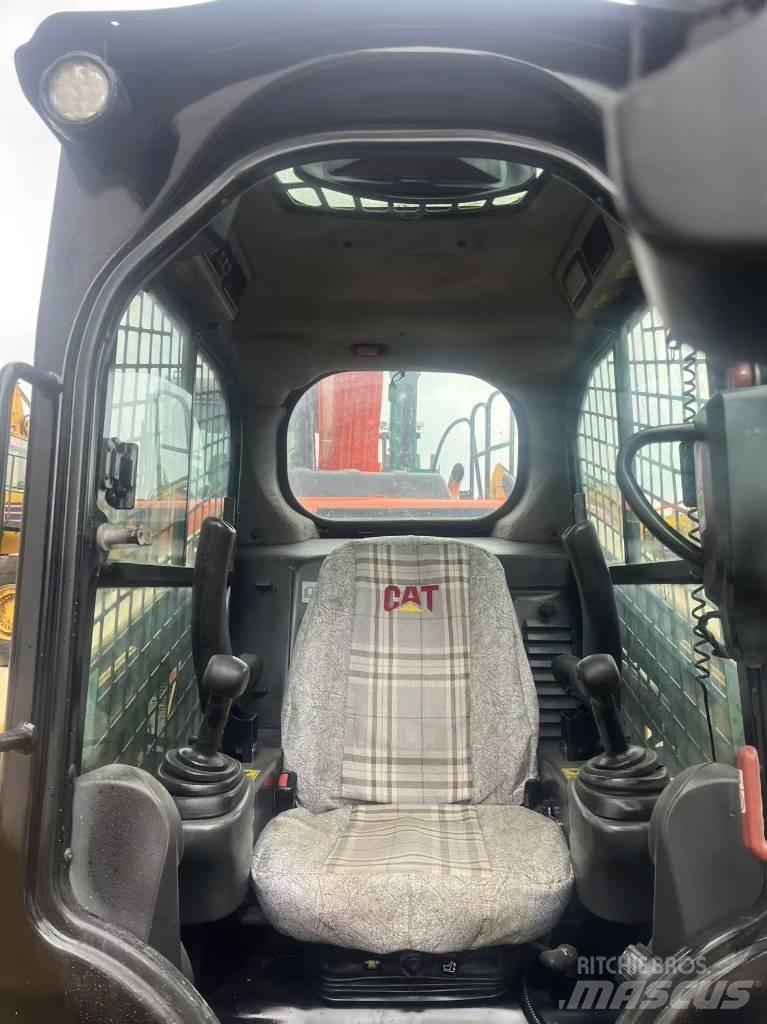 CAT 246 D Kompaktlader