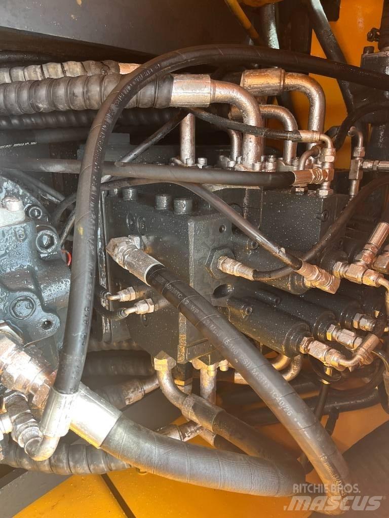 Hyundai 220LC-9S Raupenbagger