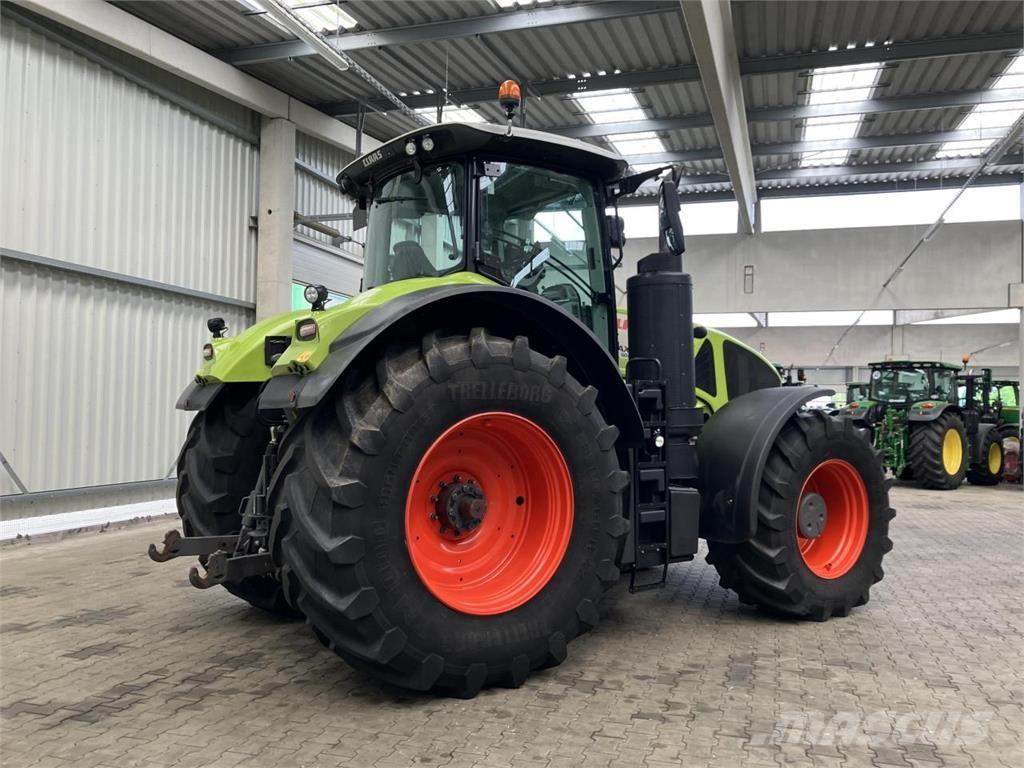 CLAAS Axion 930 Traktoren