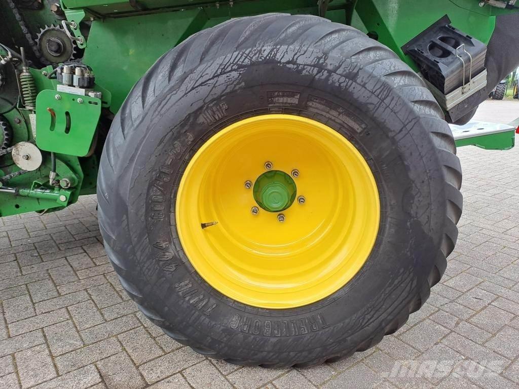 John Deere V461R Rundballenpressen