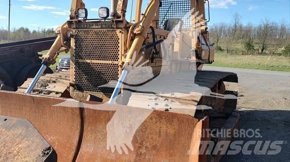Komatsu D65P-7 Bulldozer