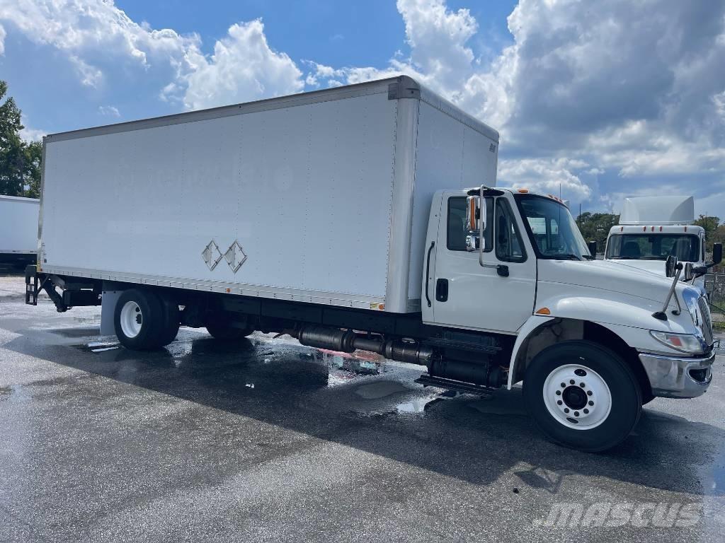 International 4300 Kofferaufbau