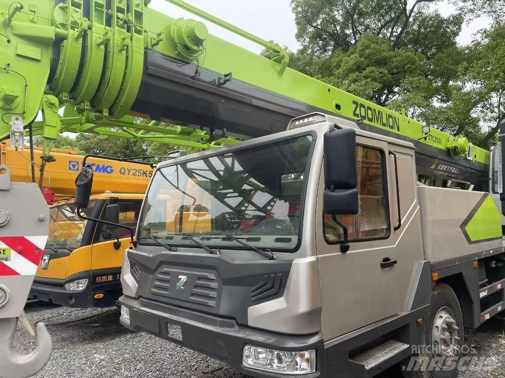 Zoomlion 25 T All-Terrain-Krane