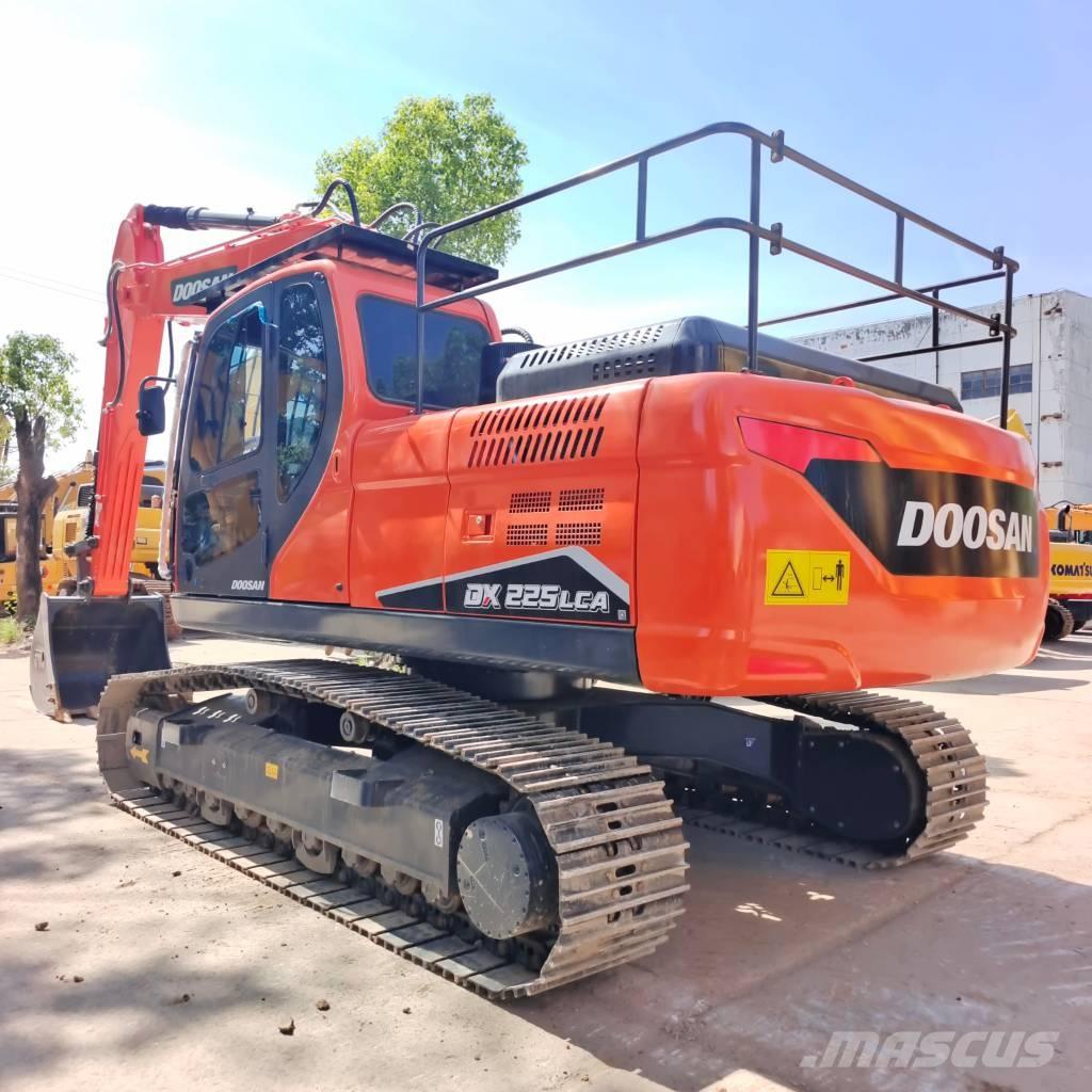 Doosan DX 225 LC Raupenbagger