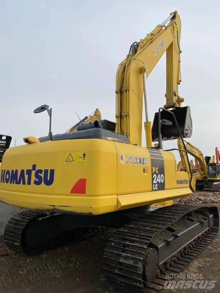 Komatsu 240LC-8 Raupenbagger
