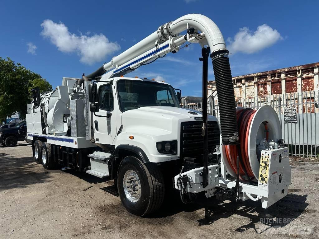 Freightliner 114 SD Saug- und Druckwagen