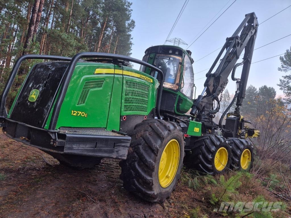 John Deere 1270 E Harvester