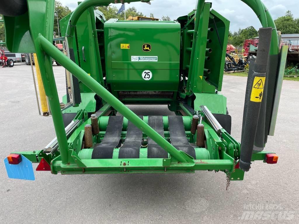John Deere 744 H Rundballenpressen