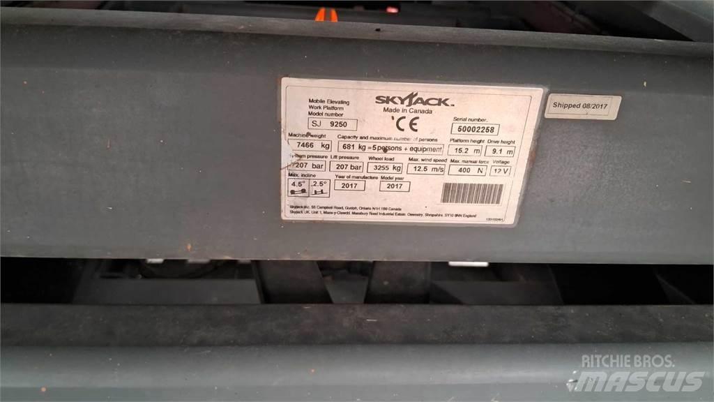 SkyJack 9250RT Scheren-Arbeitsbühnen