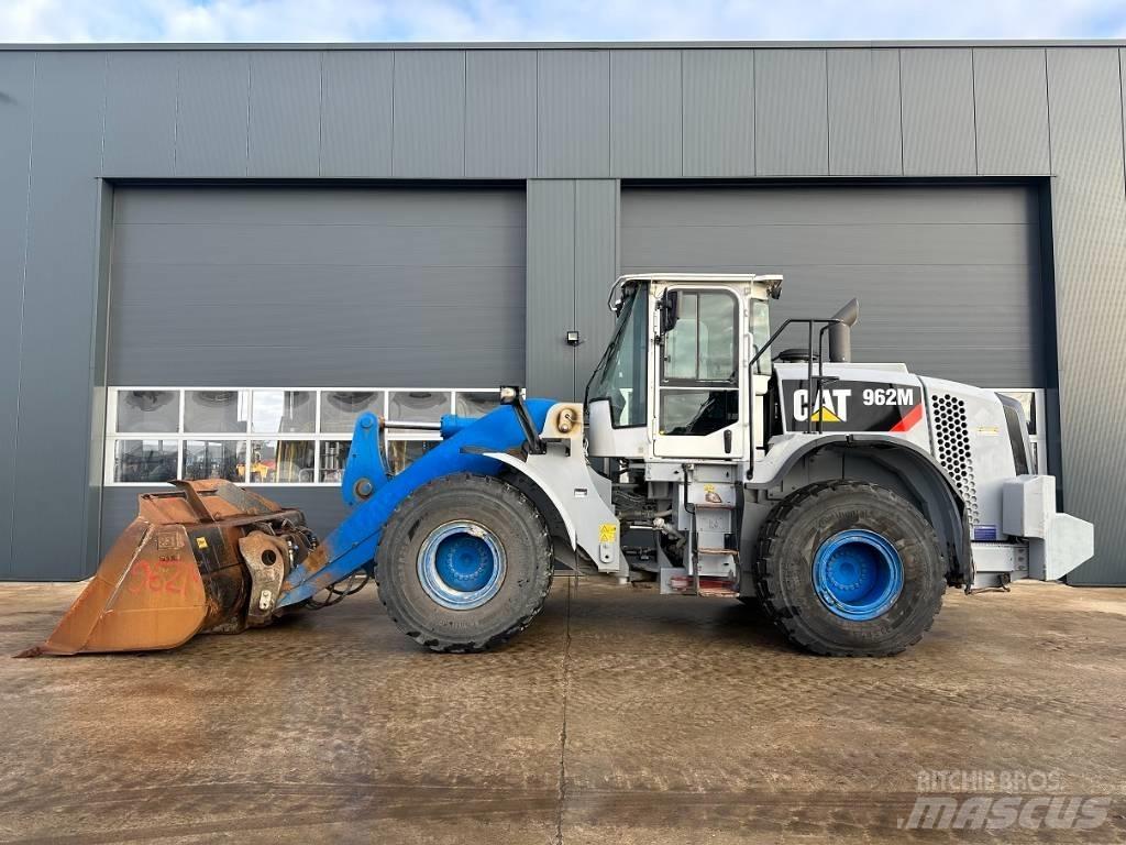 CAT 962 M / **NEW ENGINE** Radlader