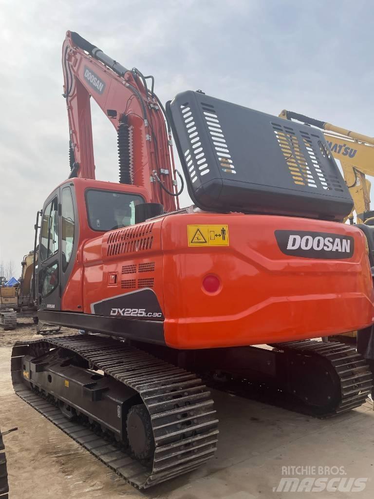 Doosan DX 225 Raupenbagger