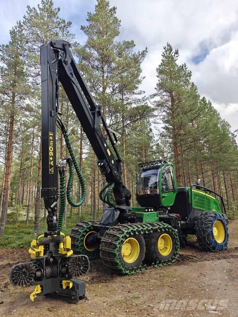 John Deere 1270 G Harvester