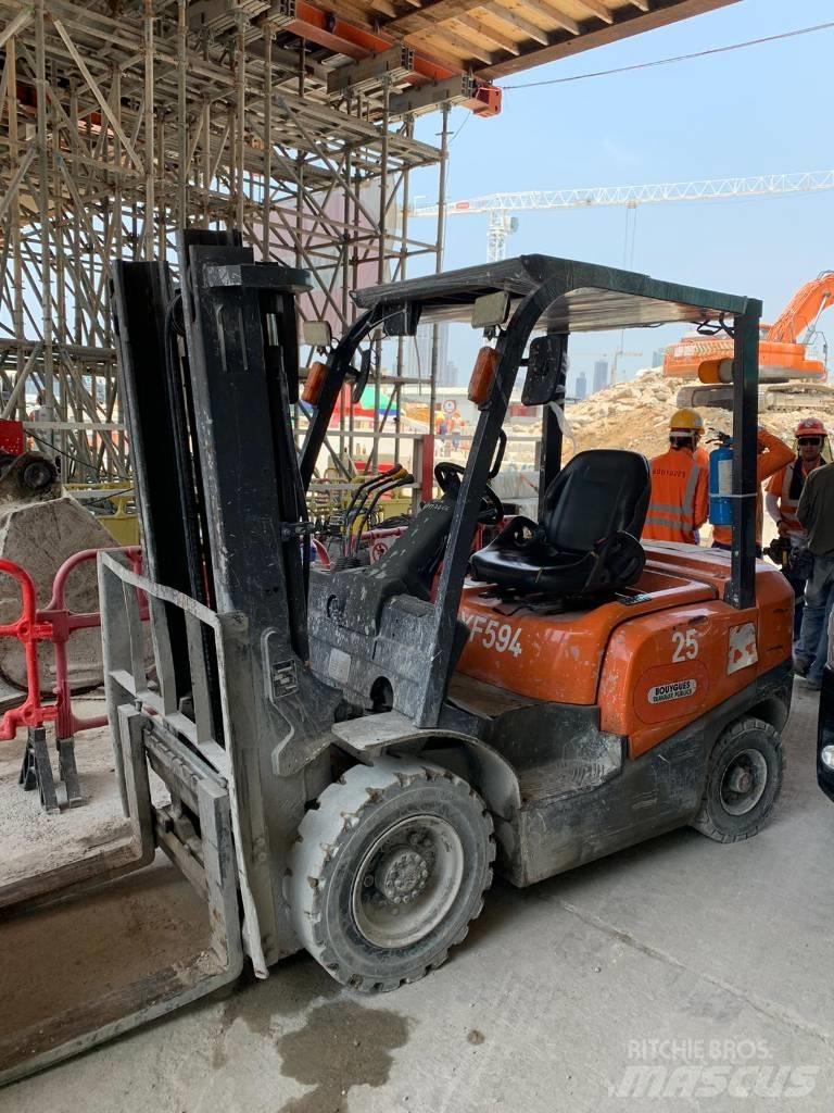 TCM Forklift FD25T4 Dieselstapler