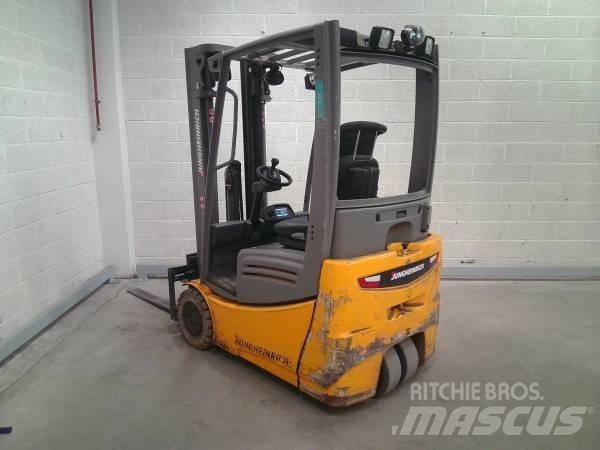 Jungheinrich EFG 215 Elektrostapler