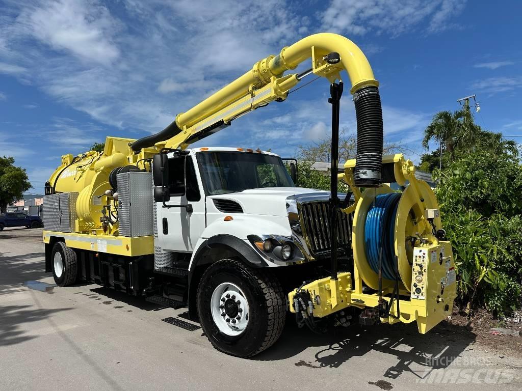 International 7400 Saug- und Druckwagen
