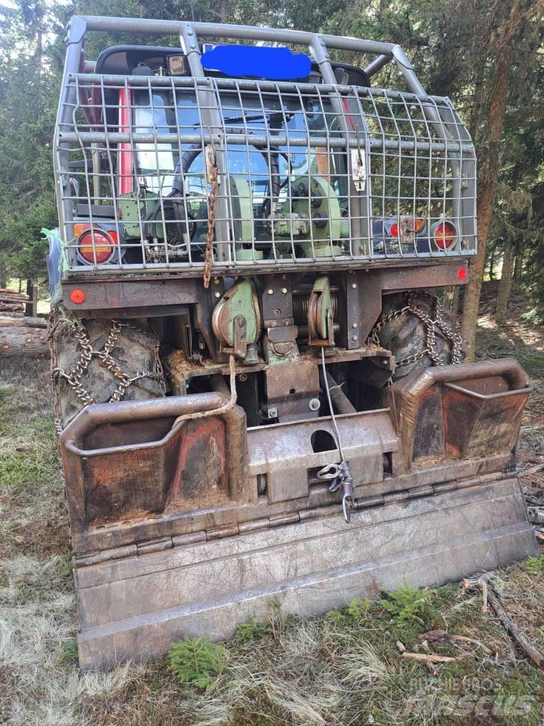 Valtra T 151 Traktoren