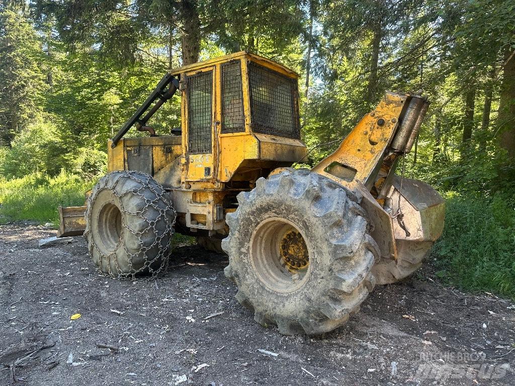 John Deere 540 E Stammholzschlepper