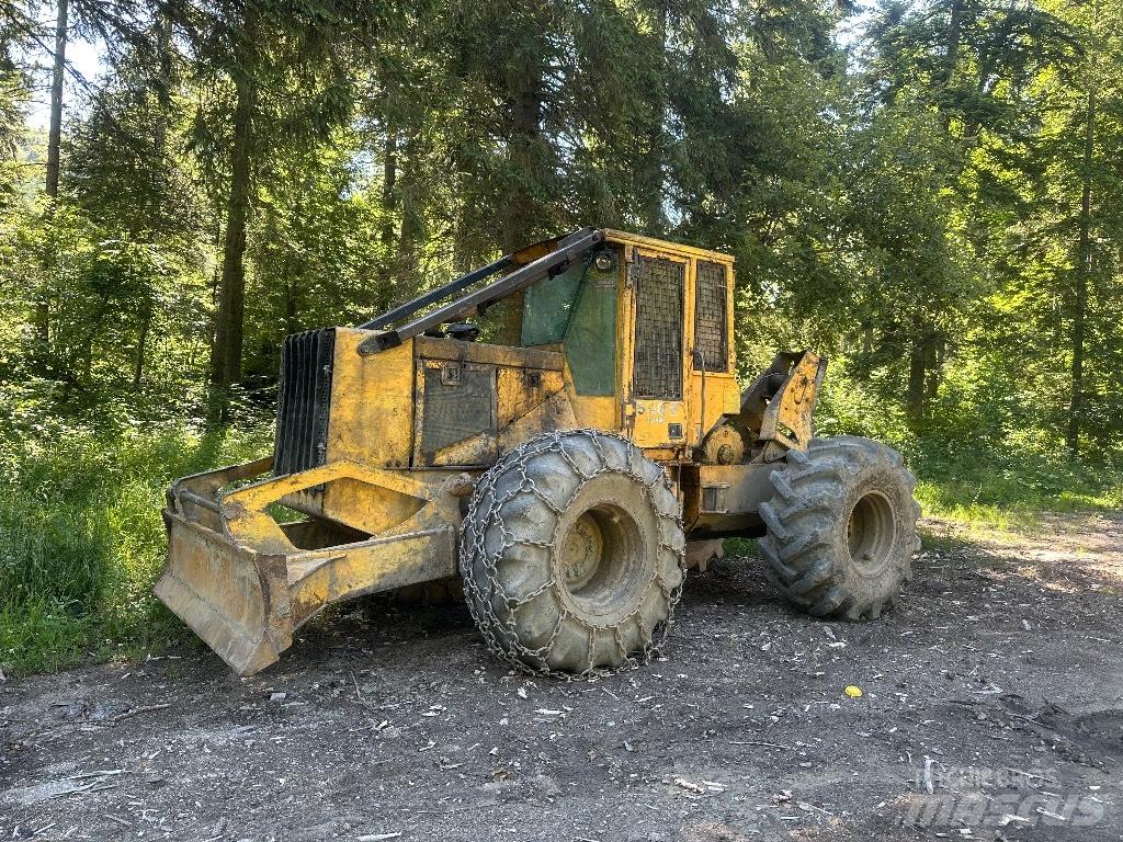John Deere 540 E Stammholzschlepper