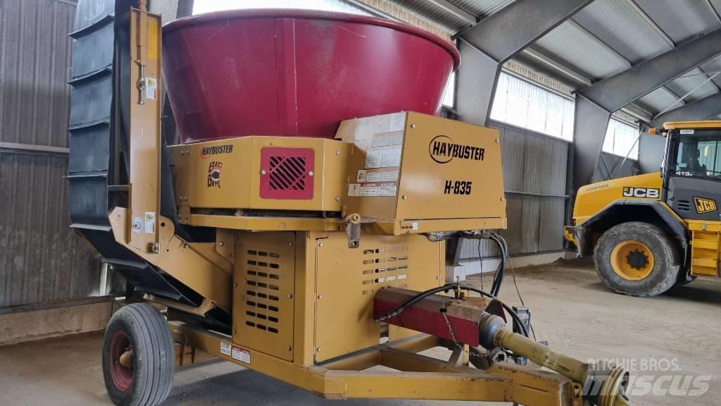 Haybuster H-835 Ballenschredder, -schneider und -wickler