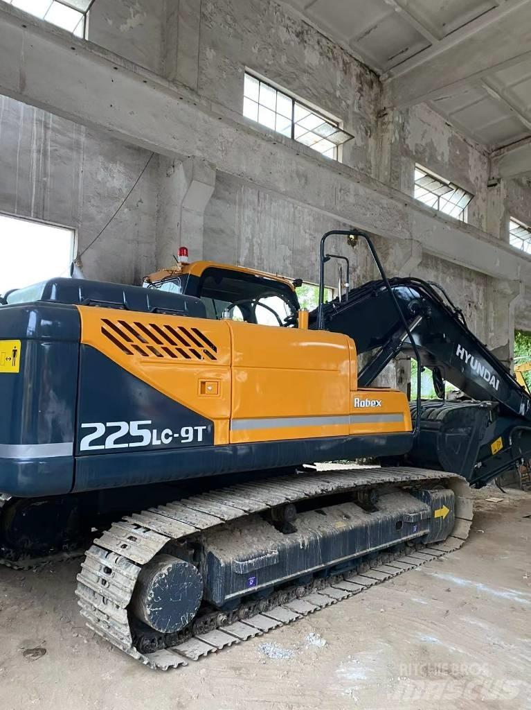 Hyundai 225LC-9 Raupenbagger