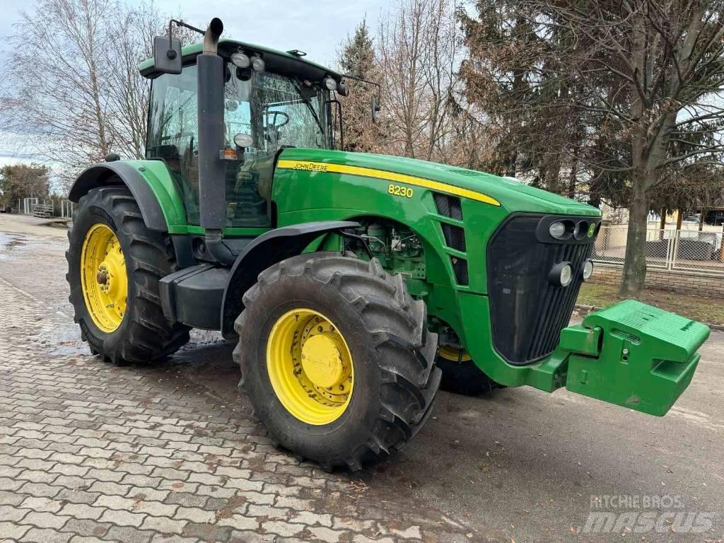 John Deere 8230 Traktoren