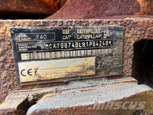 CAT 740 Dumper - Knickgelenk